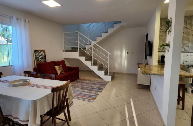 Casa confortável pertinho da praia com garagem e quintal