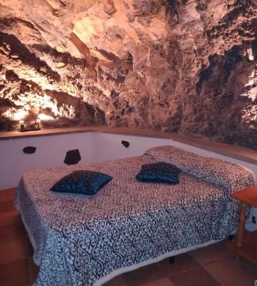 CASA CUEVA y CASITA RURAL EL PERUCHO