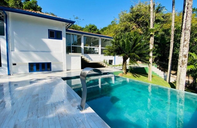 Casa da Mata (Maresias beachfront condominium)