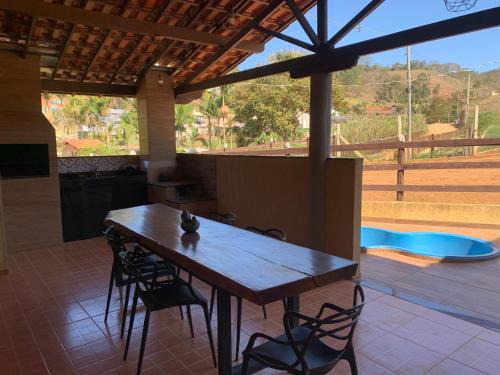 Casa de Campo, no Paraiso, 3,5 KM da UFV e 6 KM do centro de Viçosa