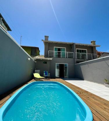 Casa de Hóspedes com Piscina em Porto Belo