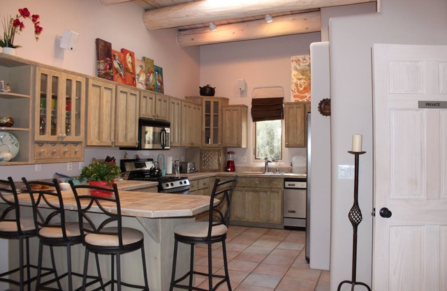 Casa De La Luz - 2 BR/2 BA Charming Santa Fe Home-1.8 Mile to Plaza-Pet Friendly
