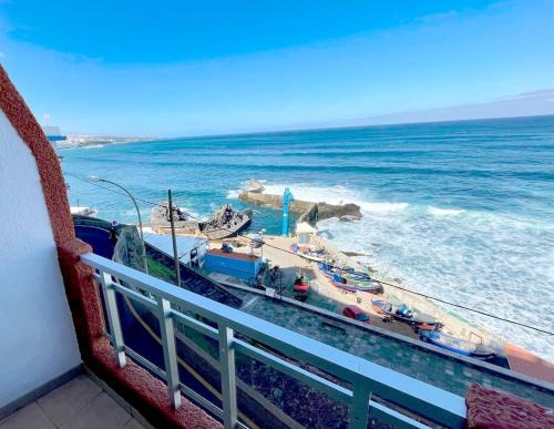 Casa de Las Olas - Ocean Front with Balcony