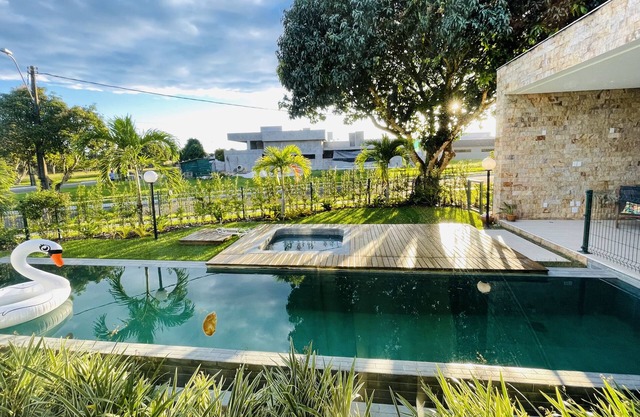 Casa de Luxo, TODA Climatizada em Condomínio Fechado