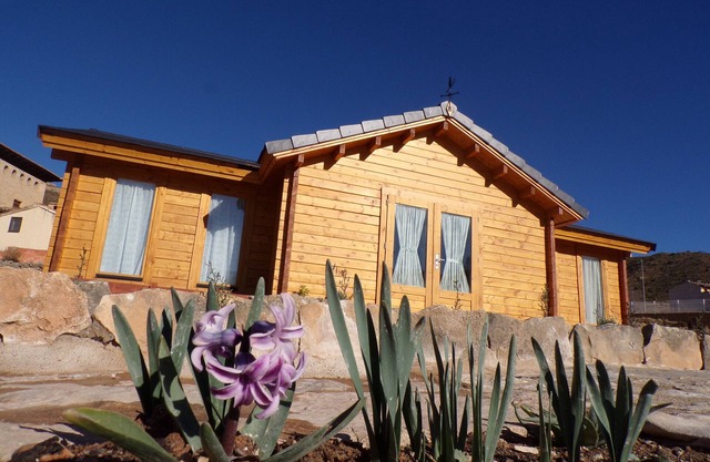 Casa de Madera con Jardín