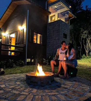 Casa de montanha com hidro no pé da serra