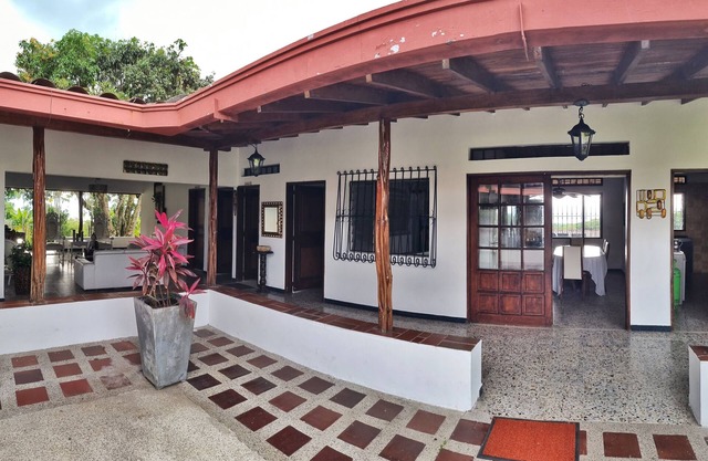 Casa de recreo para 25 con hermoso paisaje, Eje Cafetero Colombia.