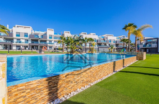 Casa Del Campo: Ultimate comfort and privacy: penthouse with spectacular pool views in Guardamar