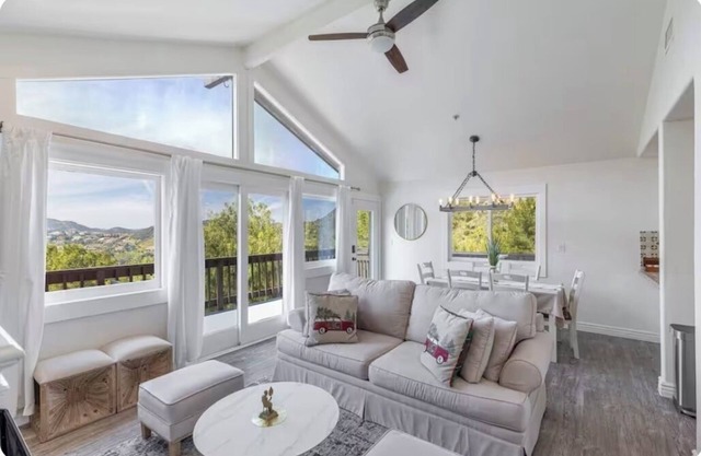 Casa Del Luna - 5 Min to Shops, Pano Views, Hiking