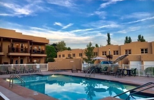 Casa Del Mila Oro Beachfront 2 Bedroom Condo; Book for Spring/Summer 2025