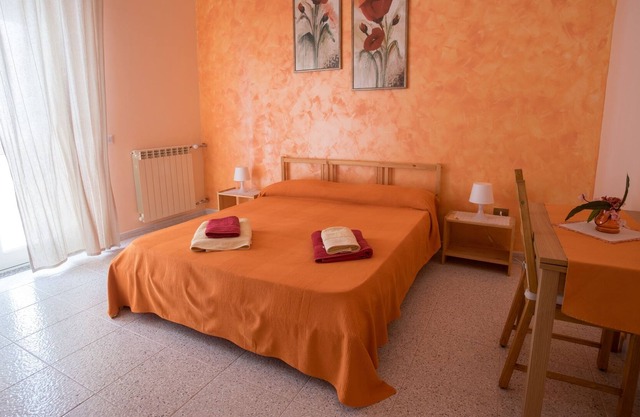 Casa Di Bello Orange Studio Apartment