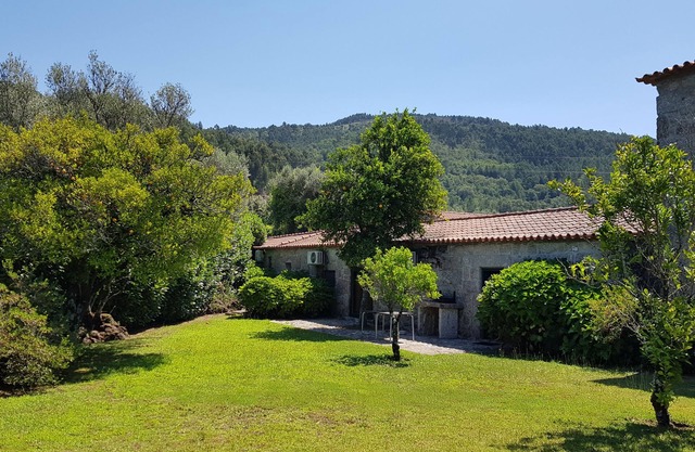 Casa do Forno, a pretty farmhouse offering relaxation and rest with a private garden