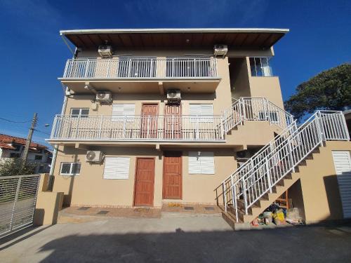 Casa e Kitnets Imbituba Praia da Vila