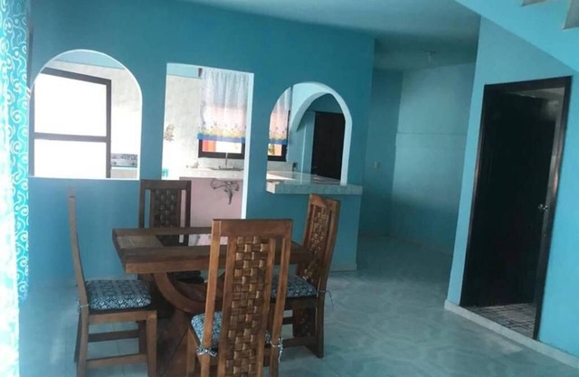 Casa en muy buena ubicación, cerca del rio, a 10 min. de la playa o el centro.