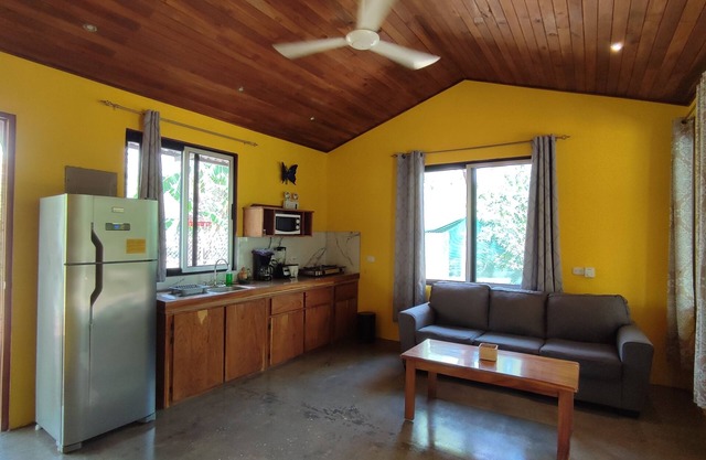 Casa el Coco · For Nature Lovers and Surfers · Walking distance to Beach & Town