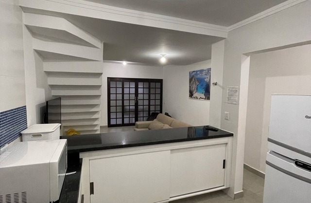 Casa em condomínio fechado com portaria 24 hrs. Piscina e Wi-fi Fibra