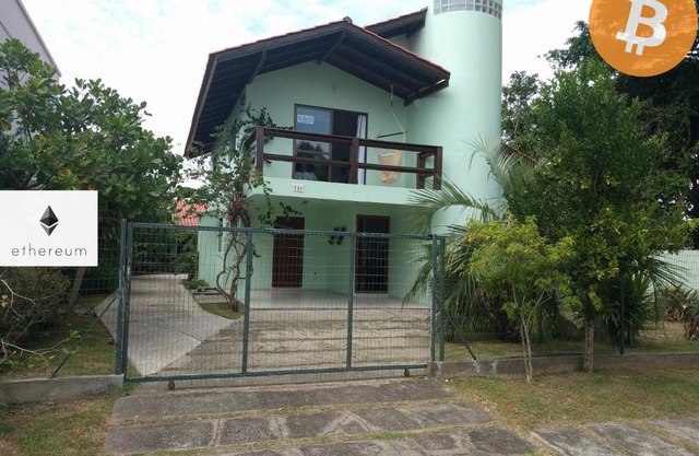 Casa em pequeno Condo na praia da Daniela.