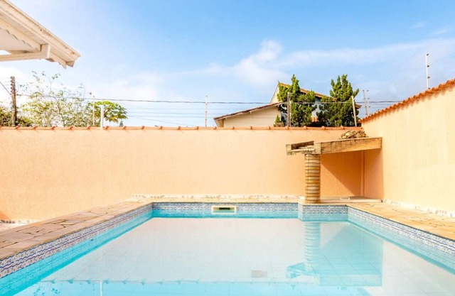 Casa em Peruíbe com Piscina a 10min da Praia
