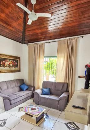 Casa em Ubatuba, bairro tranquilo e bem localizado ambiente familiar