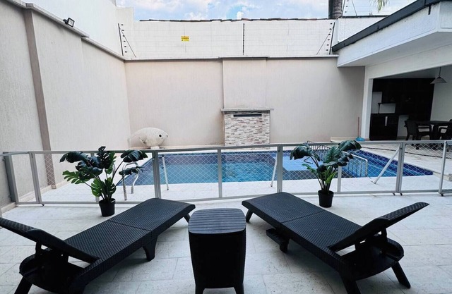 Casa en el corazon de cali con piscina cocina. Café y Melao