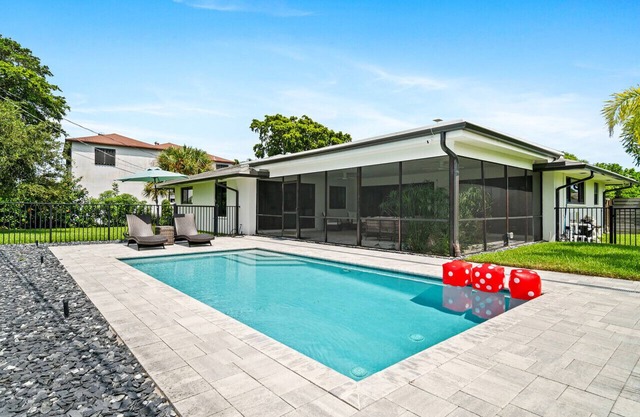 Casa en el Lago - Private Pool, Mins to DT + Beach