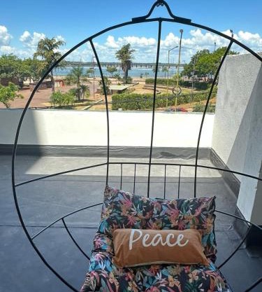 Casa en la costanera con vista al río