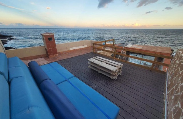 Casa encima del Mar, parquing, 4 patios, idilico