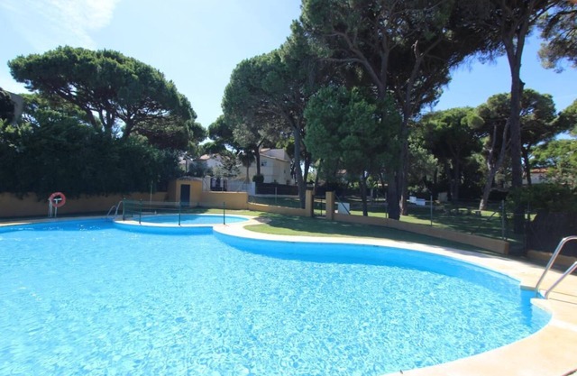 Casa Escondida - Family-friendly enjoyable villa with huge garden and communal pool in Conil Roche