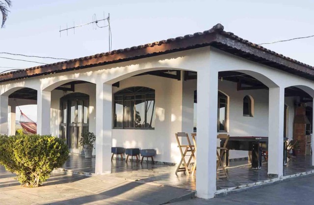 Casa Espaçosa em Bueno Brandao com Area de Lazer