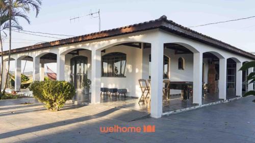 Casa Espaçosa em Bueno Brandao com Area de Lazer