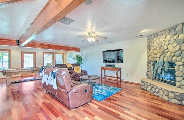 'Casa Especial' Family Retreat w/Pool Table!
