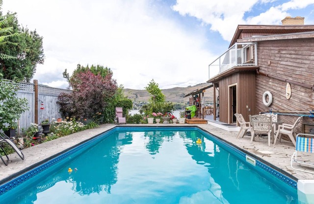 Casa Familia has stunning lake views, with heated pool+ hot tub minutes to beach