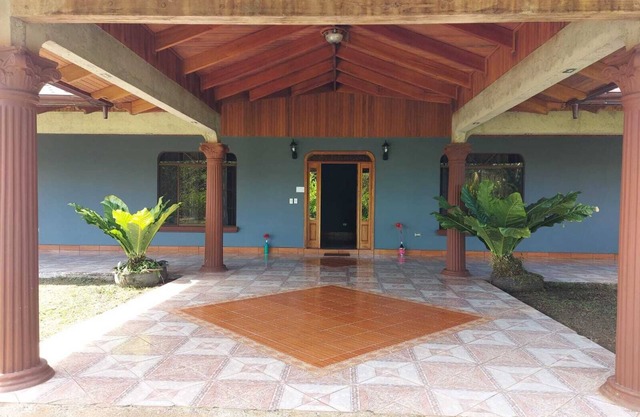 Casa familiar en la zona de Puerto Jiménez cerca de playas y Parque Corcovado.
