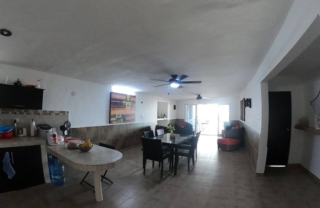 Casa familiar en la orilla del mar en Chicxulub Km 11.5 a solo 1 km del Oxxo.
