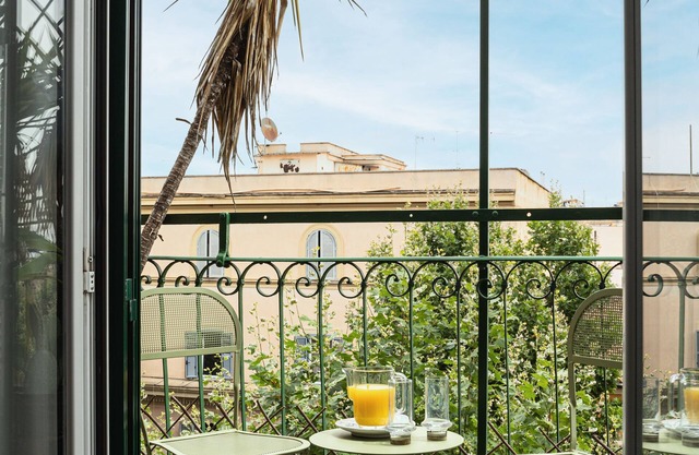 Casa Garibaldi: design retreat near Colosseum