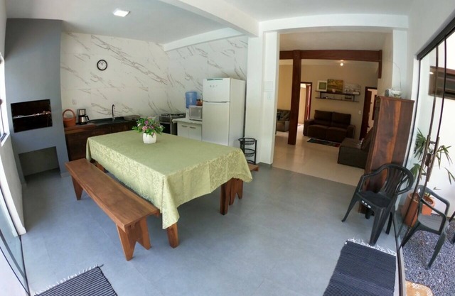 Casa Grande com Piscina Próximo ao mar na Praia da Ferrugem Garopaba SC