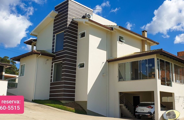 Casa Grande e Nova na Praia do Rosa Para até 16 Pessoas