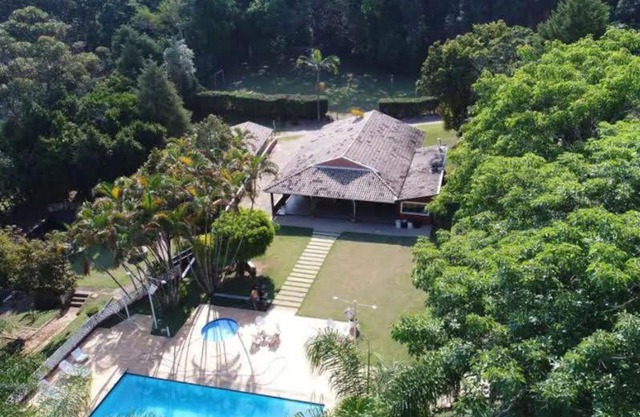 Casa Guacuri - Casa de temporada e eventos - apartamentos com suítes - Piscinas e Amplo Estacionamento