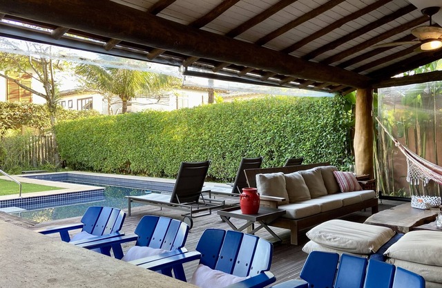 Casa Impecável em Condomínio Pé na Areia