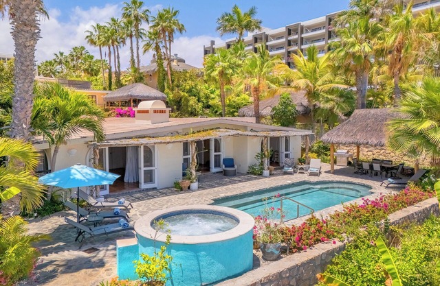 Casa Jazmin: Ocean View and short walk to the beach. Promotions available.