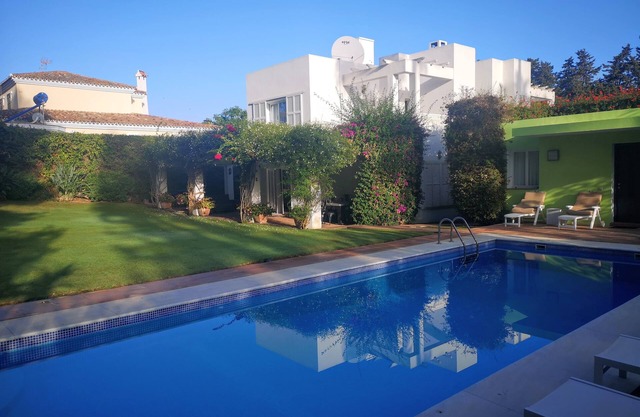 Casa Julieta - spacious family villa w/private pool in large garden
