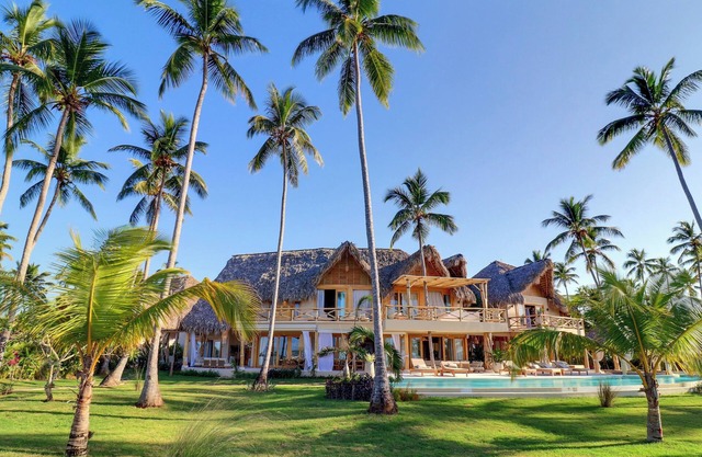 Casa La rodonda: 9 bedroom beachfront on spectacular sunset location.