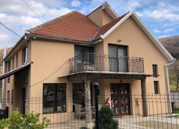 Casa Larisa
