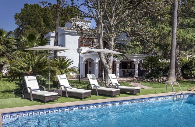 CASA LATEL (Villa with pool and garden)