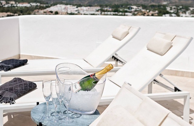 Casa Libertad - 4bd duplex with panoramic views!