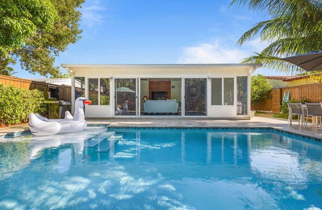 Casa Limon, Stunning Pool, 10 Mins to the Beach