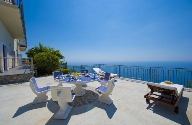 Casa Lisuccia in green hills of the Coast