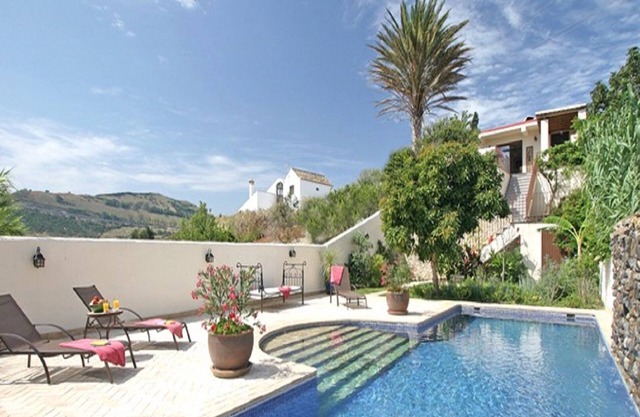 Casa Lucia, a stylish 2/3 bedroom house, 2 bathrooms, 1 wc and private pool