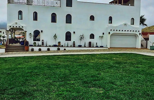 Casa Luna Llena oceanfront villa, sleeps 20+, pool, jacuzzi, beach, bbq, views