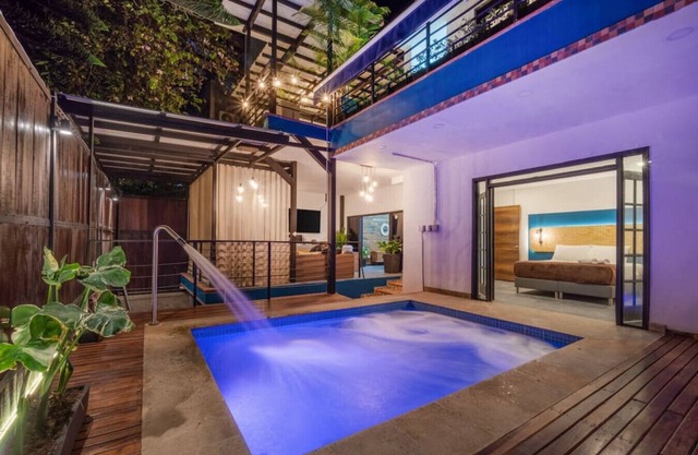 Casa Madera · Casa Madera Parque Lleras 7BR with private Jacuzzi